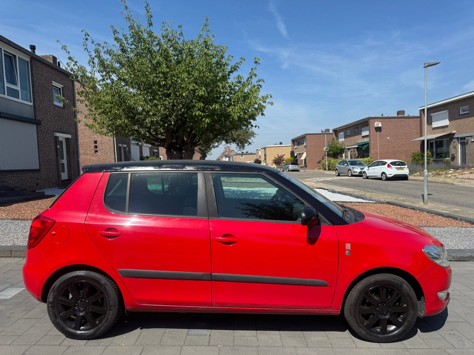 Skoda Fabia 1.2 TSI 63KW 2012 Rood Airco Centraal Sportvelg, Voorwielaandrijving, 40 €/maand, Zwart, 4 cilinders