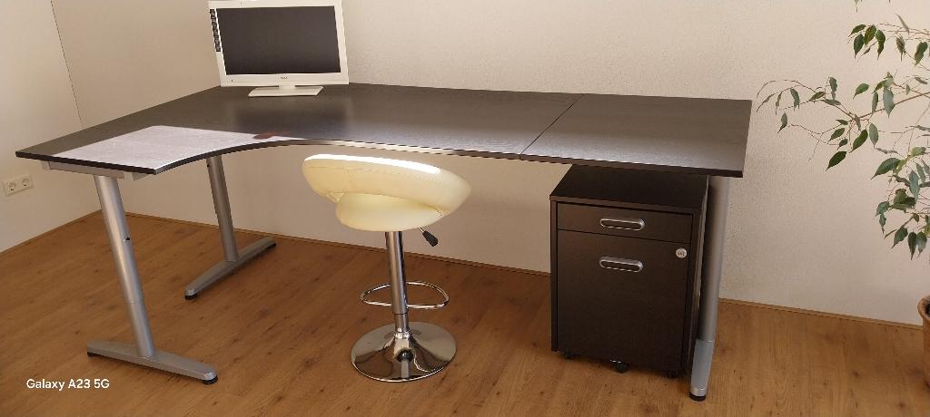 Bureau, Huis en Inrichting, Bureaus, Zo goed als nieuw, Hoekbureau, IKEA, Industrieel, Hout, Bruin, Demontabel, In hoogte verstelbaar