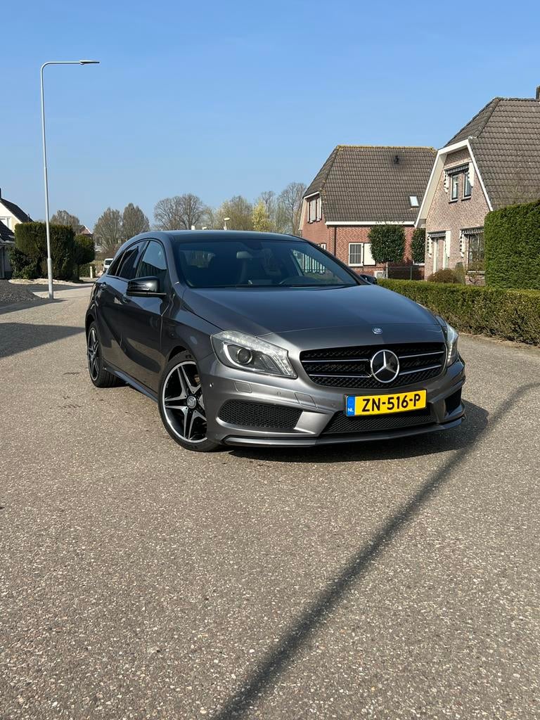 Mercedes-Benz A-Klasse A180 1.6 Blue Efficiency 2012 Grijs, Voorwielaandrijving, Zwart, 4 cilinders, 122 pk