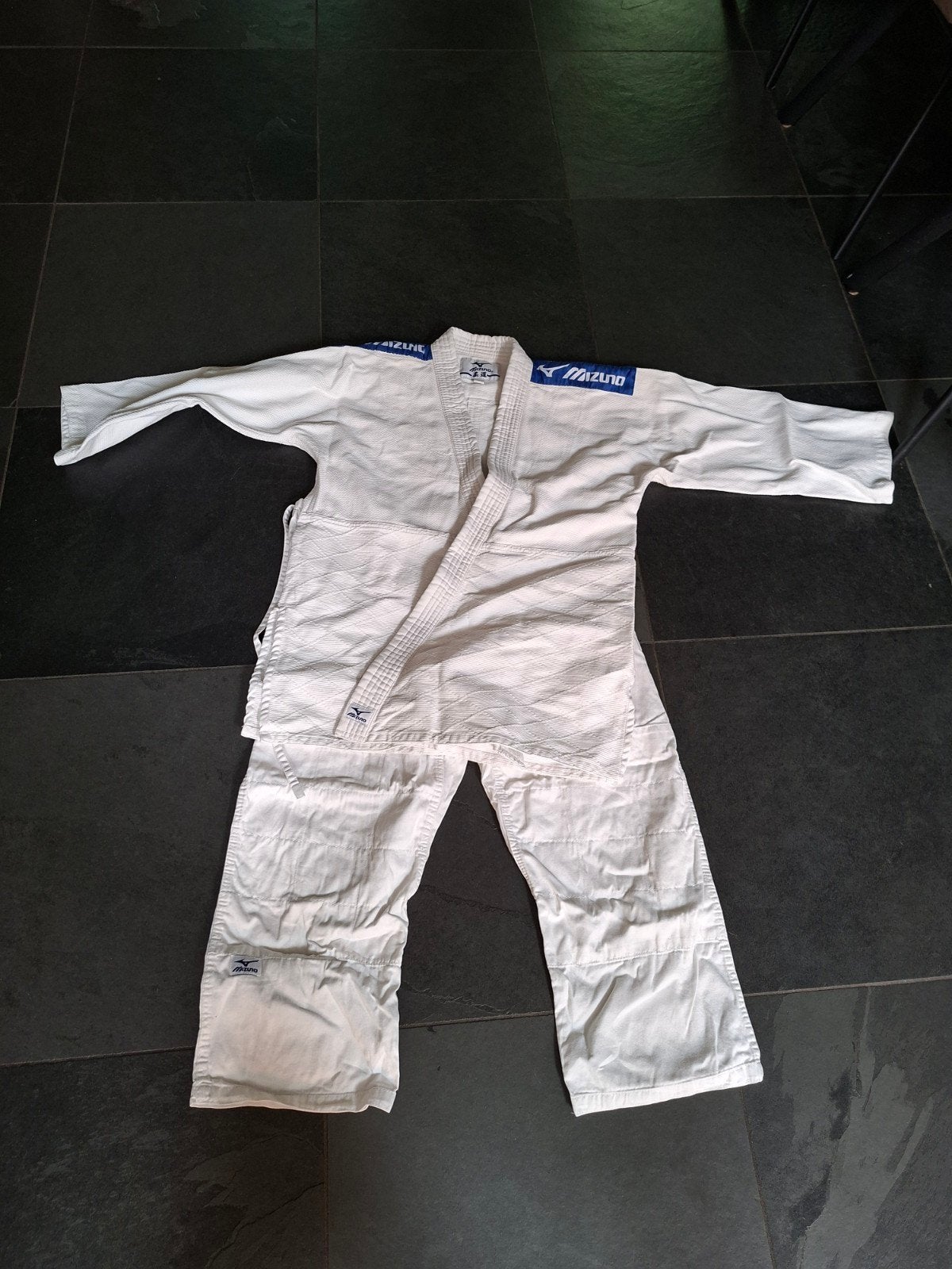 Zo goed als nieuw Judopak Mizuno - Broek 170cm, Jas 180cm, Ophalen, Zo goed als nieuw, Judo, Vechtsportpak