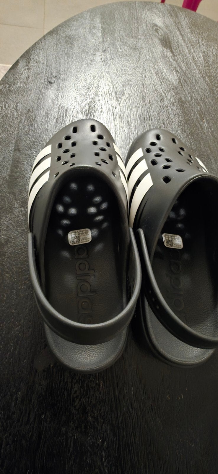 Adidas Adilette Clogs - Zwart met witte strepen, Ophalen of Verzenden, Nieuw, Zwart, Sneakers of Gympen