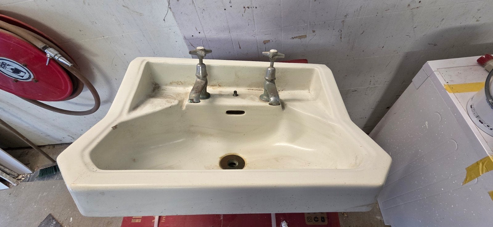 Nostalgische wastafel met 2 kranen..., Ophalen, Gebruikt, Wastafel