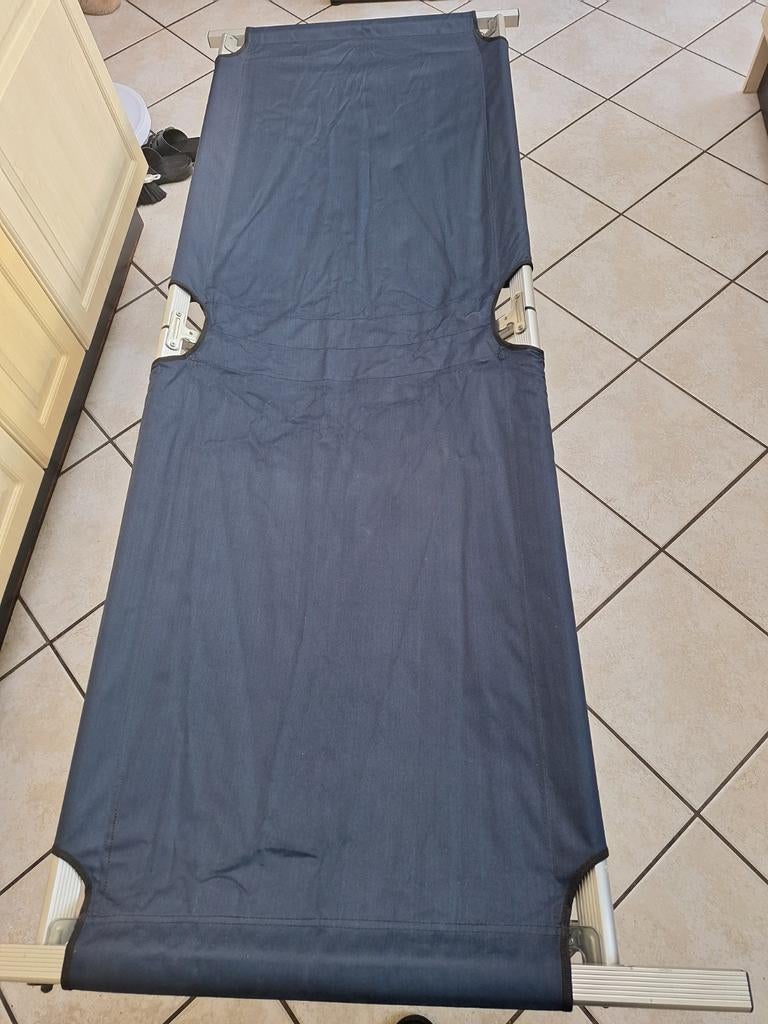 Campingbed / Veldbed - Zo goed als nieuw - Blauw, Ophalen of Verzenden, Zo goed als nieuw