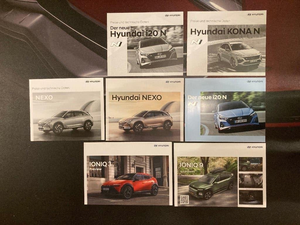 T E A B : 7 Verschillende HYUNDAI Folders / Brochures, Ophalen, Zo goed als nieuw, Overige merken