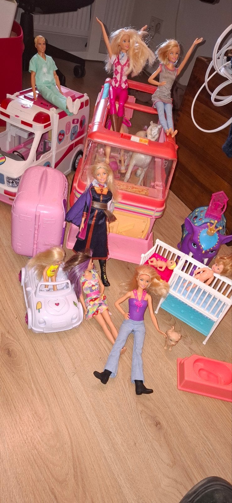 Grote Barbie set met voertuigen en accessoires, Ophalen, Gebruikt, Barbie