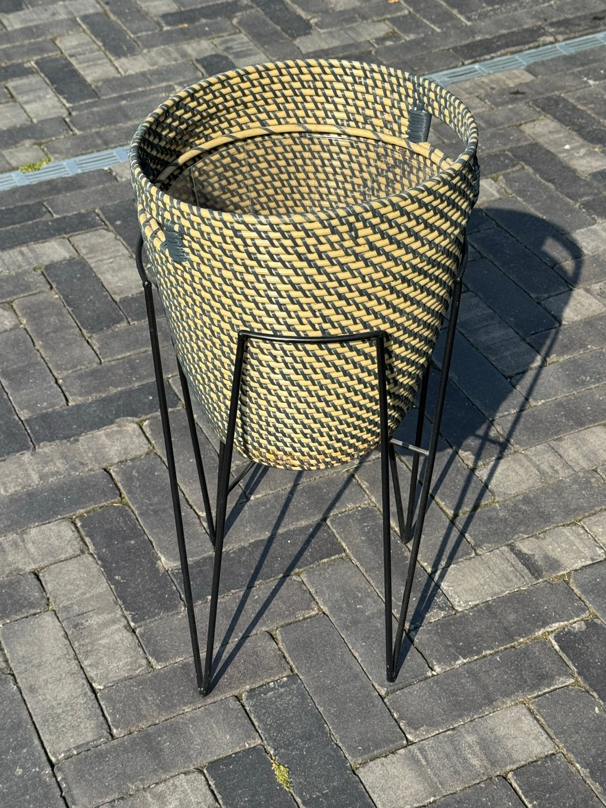 Plantenpot met standaard - Rotan look, Tuin en Terras, Bloempotten, Overige materialen, Rond, Binnen, Zo goed als nieuw