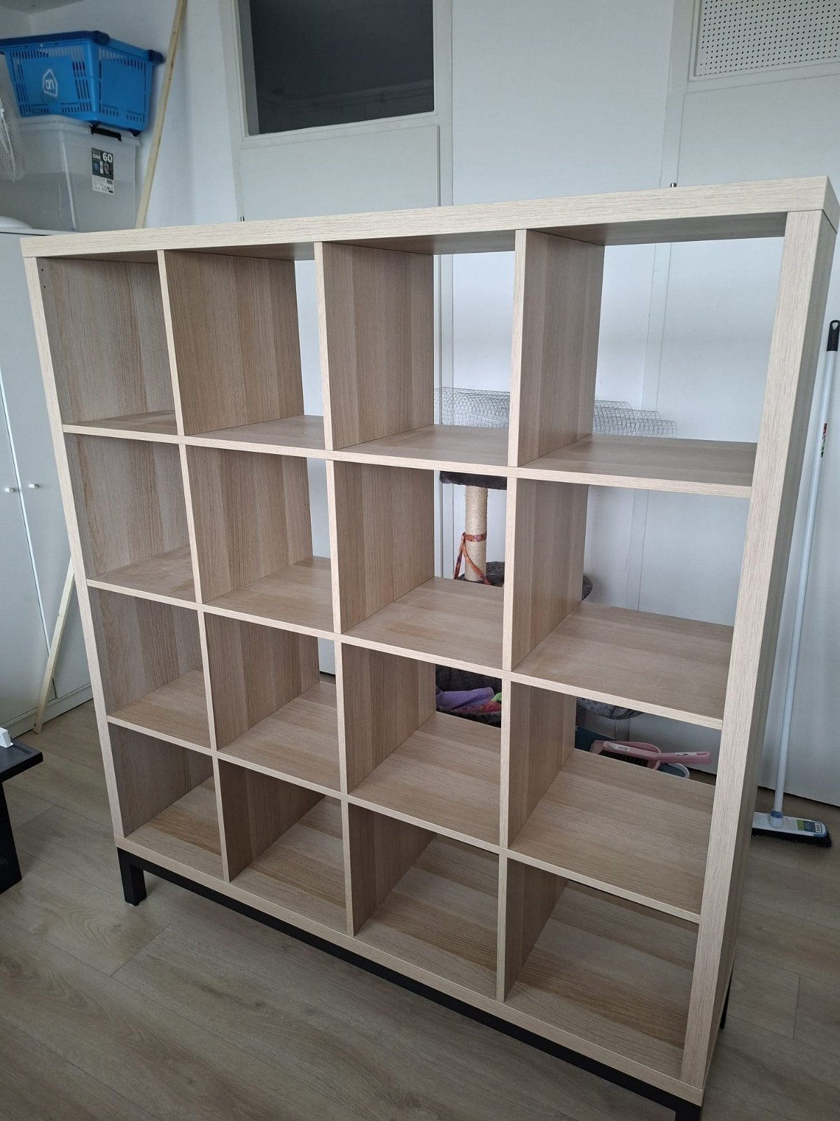 kallax kast met onderstel, Met plank(en), Gebruikt, 100 tot 150 cm, 150 tot 200 cm