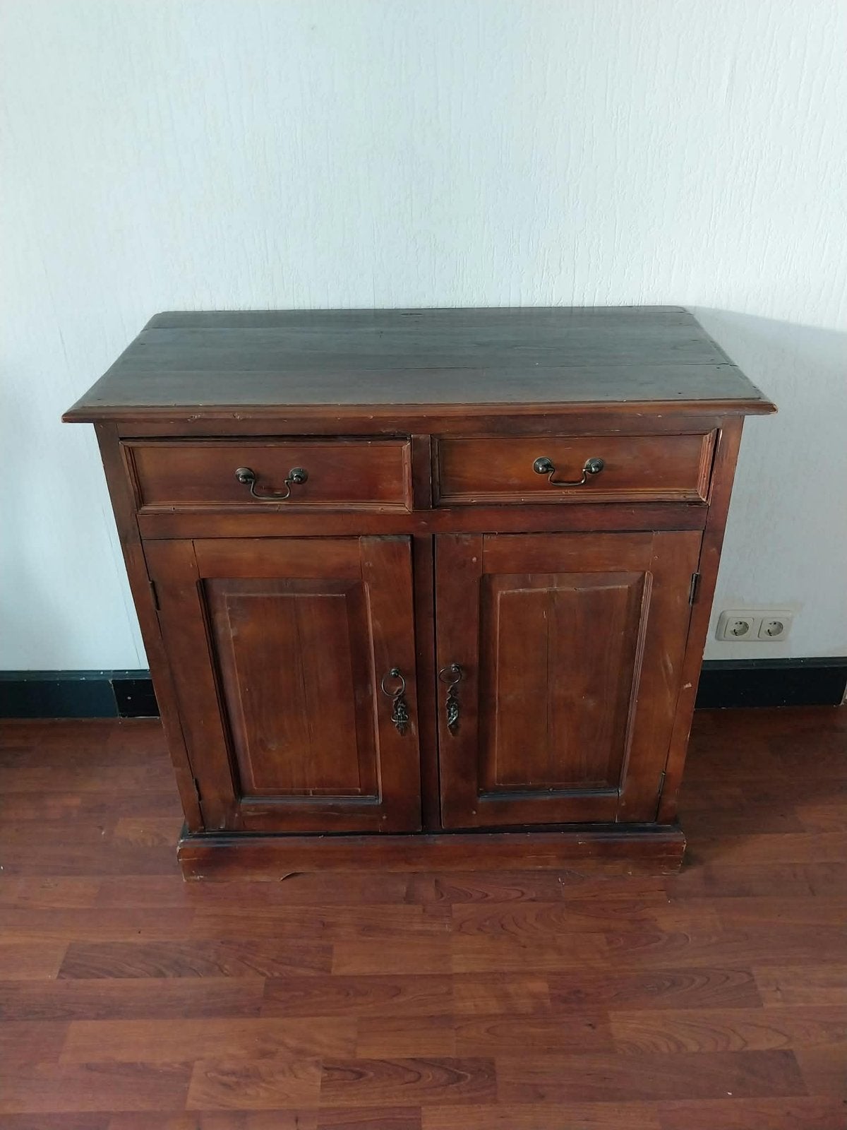 Wooden cabinet, Ophalen