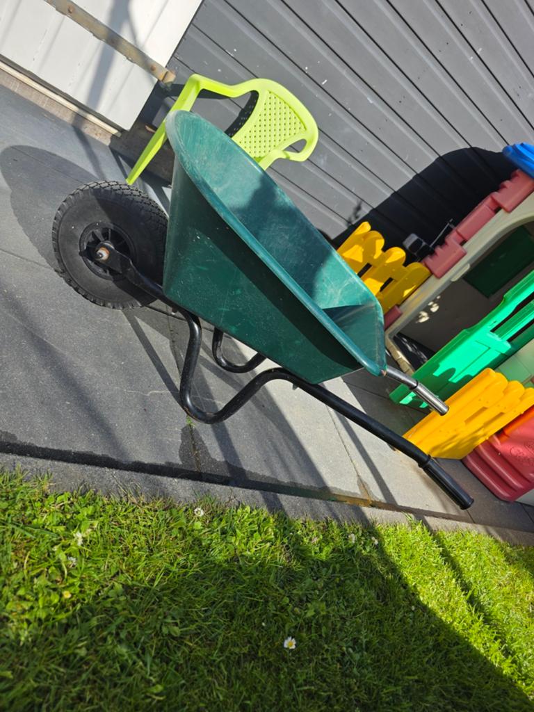 Stevige groene kruiwagen voor kinderen, Ophalen of Verzenden, Gebruikt, Handmatig, Tweewielig
