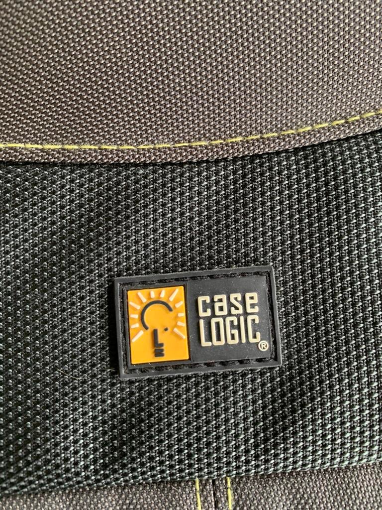 Case logic laptop tas, Computers en Software, Laptoptassen, Ophalen, Meerdere vakken, Gebruikt, Laptophoes