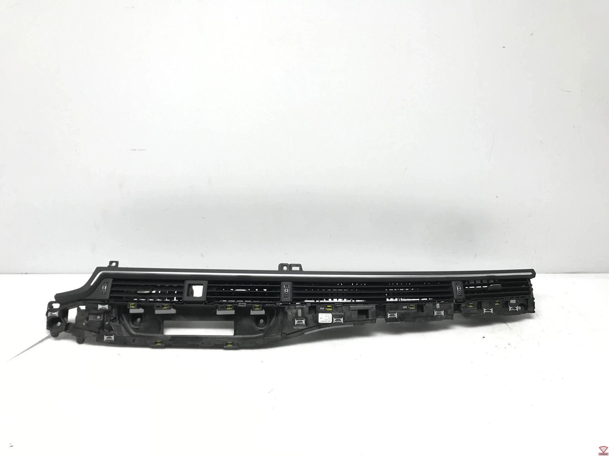 Audi A4 8W A5 F5 Luchtrooster Midden Dashboard 8W1820902C, Gebruikt, AUDI AG, Auto-Union-Strasse 1
85045  Ingolstadt, DE, Kundenbetreuung@audi.de