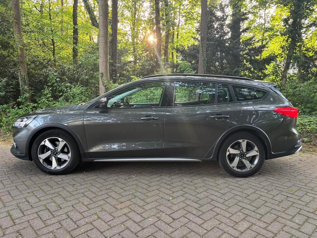 Ford Focus Active Wagon Titanium 125pk autom Pano Led trekh., 1295 kg, Stationwagon, Grijs, Particulier