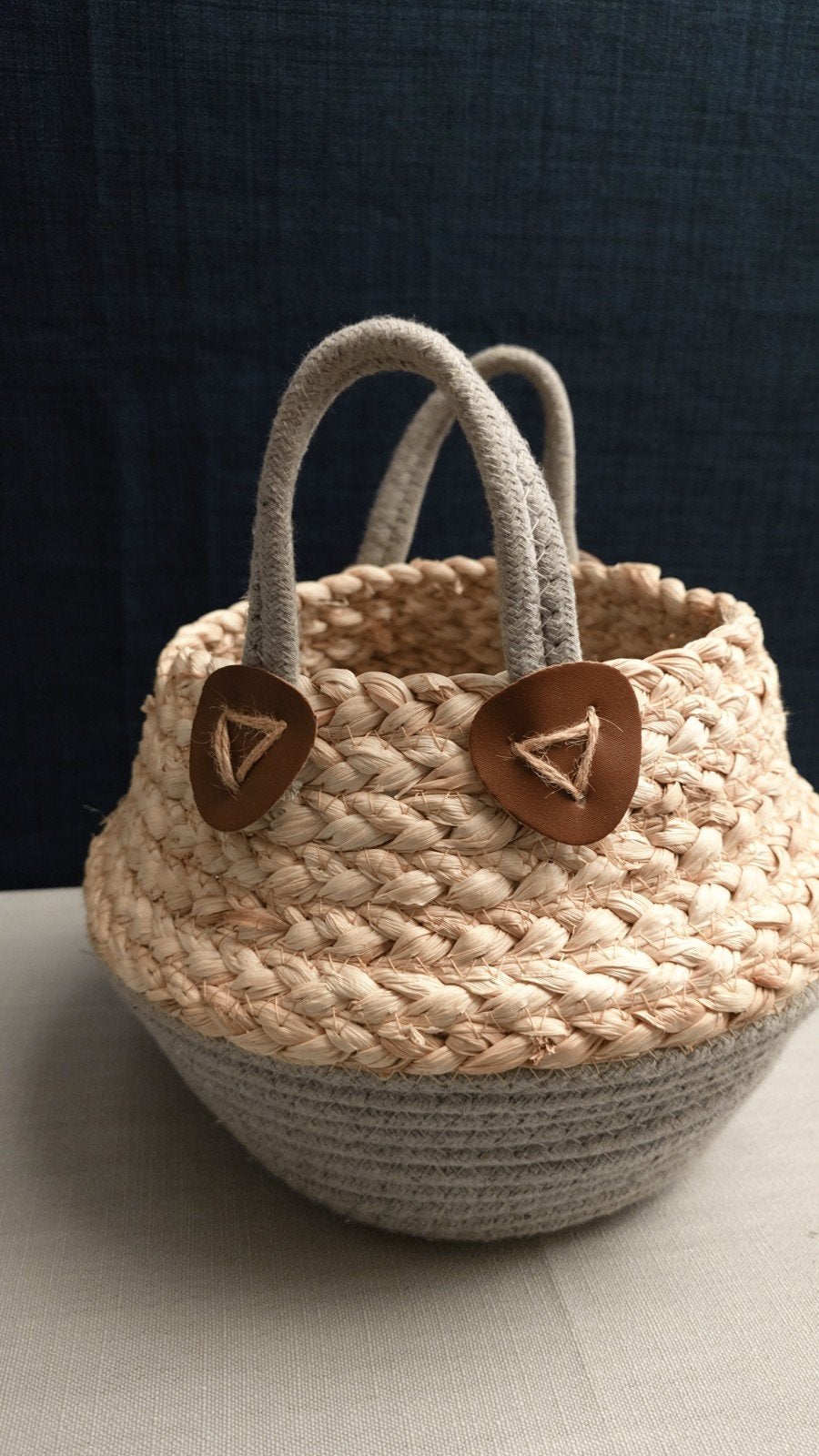 Decoratieve Mand van Riet, Huis en Inrichting, Woonaccessoires | Schalen en Manden, Mand, Rond, Ophalen of Verzenden, Zo goed als nieuw
