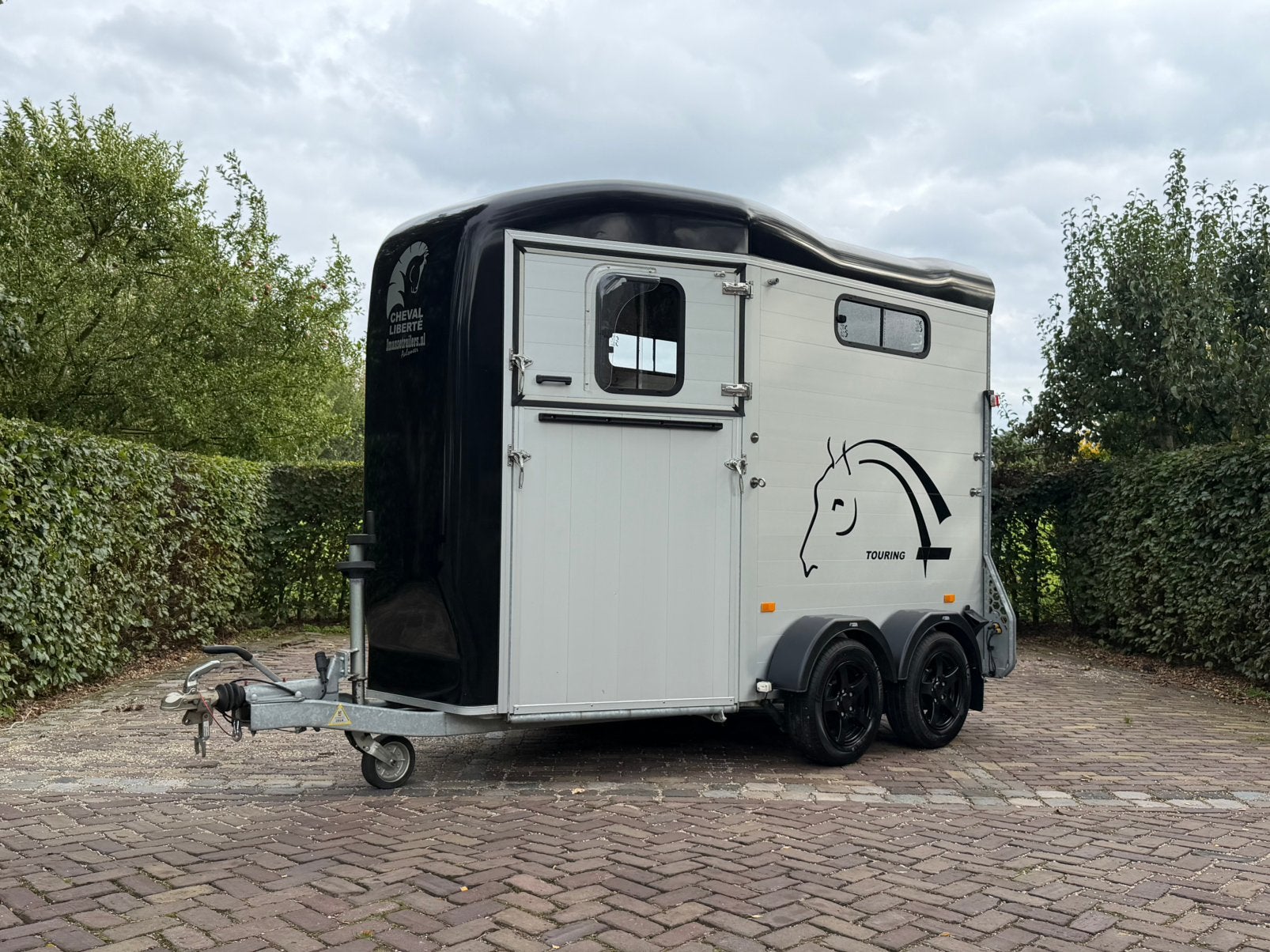 Topstaat verkerende 2 paards cheval liberte met vooruitloop, Ophalen, Aluminium, Zo goed als nieuw, 2-paards trailer
