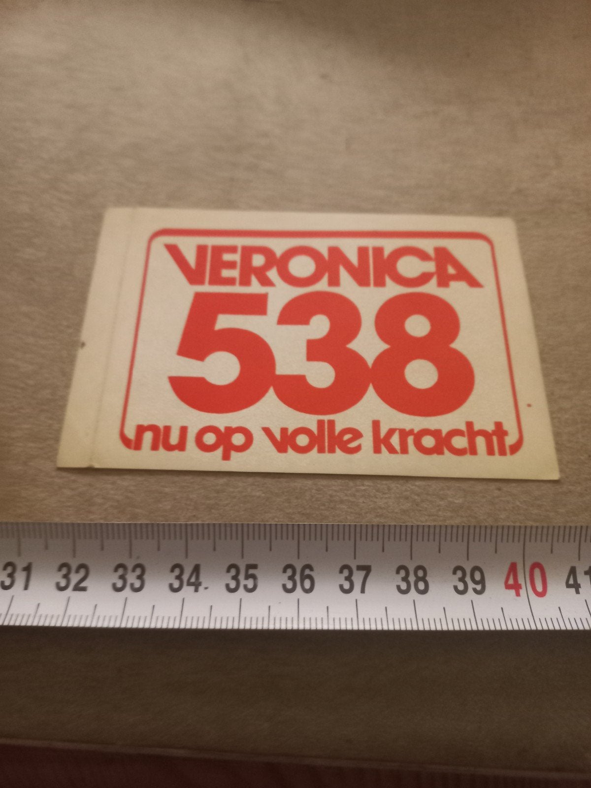 Vintage Veronica 538 sticker 'nu op volle kracht', Ophalen of Verzenden
