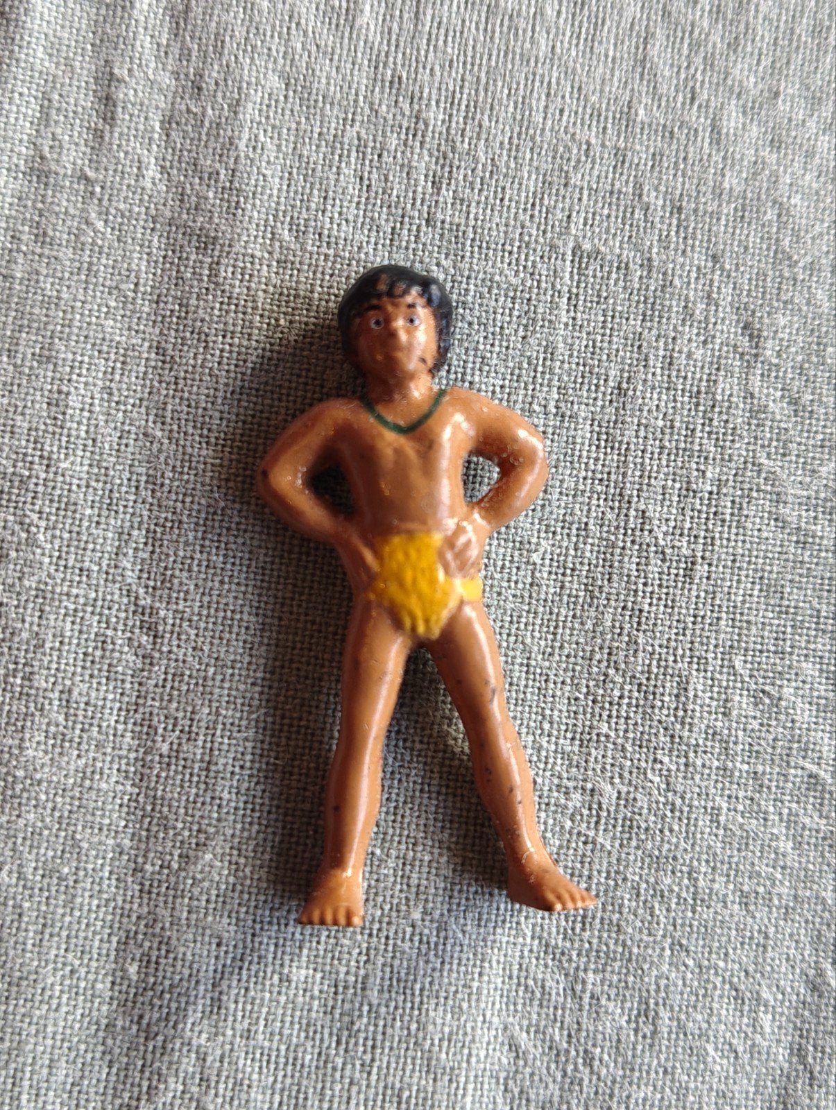 Vintage figuurtje Tarzan of Mowgli - Klein en gedetailleerd, Ophalen of Verzenden, Gebruikt