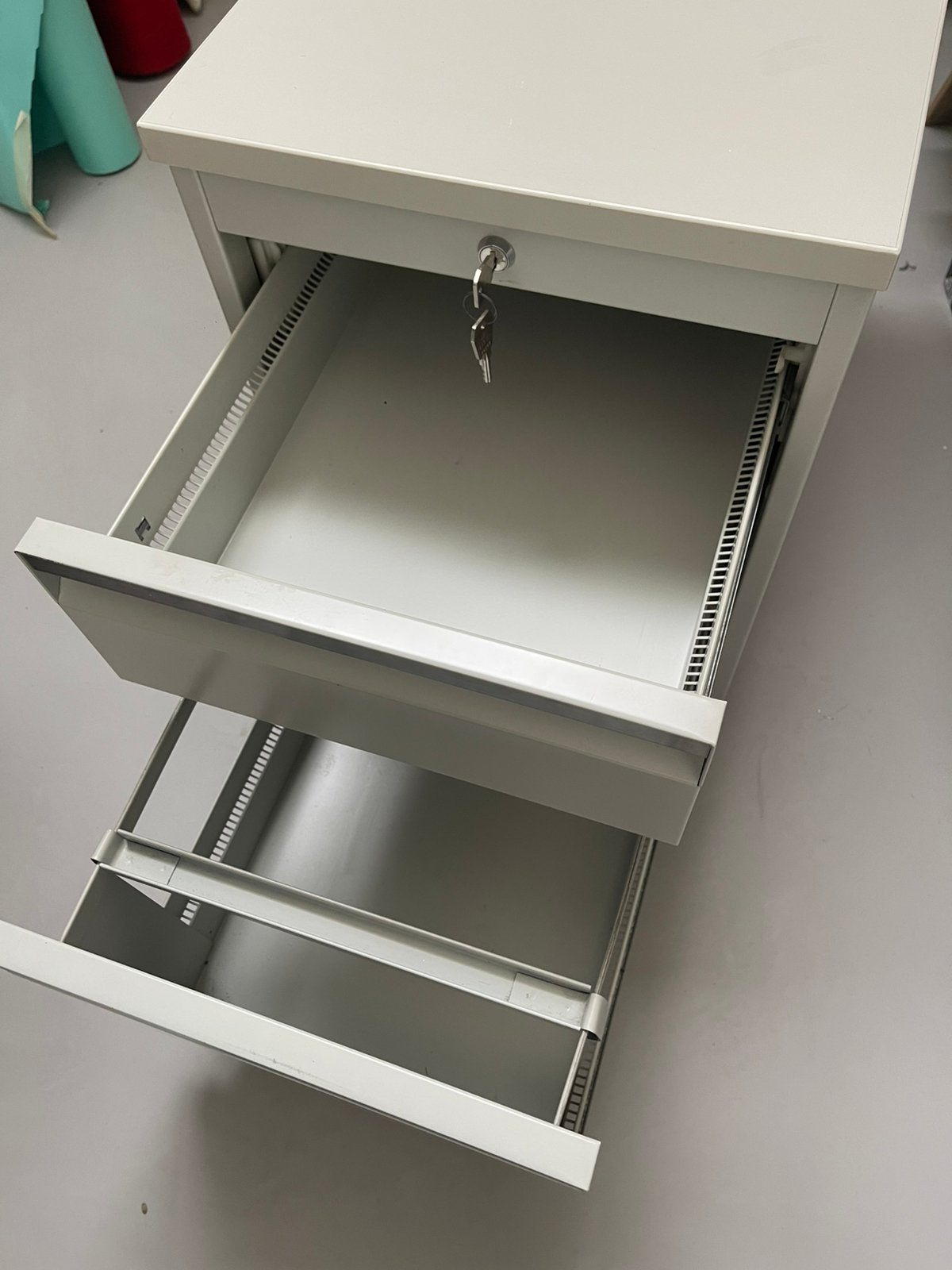 Verrijdbaar aluminium ladenkast met sleutels L75 B42,5 H65, Ophalen, Gebruikt