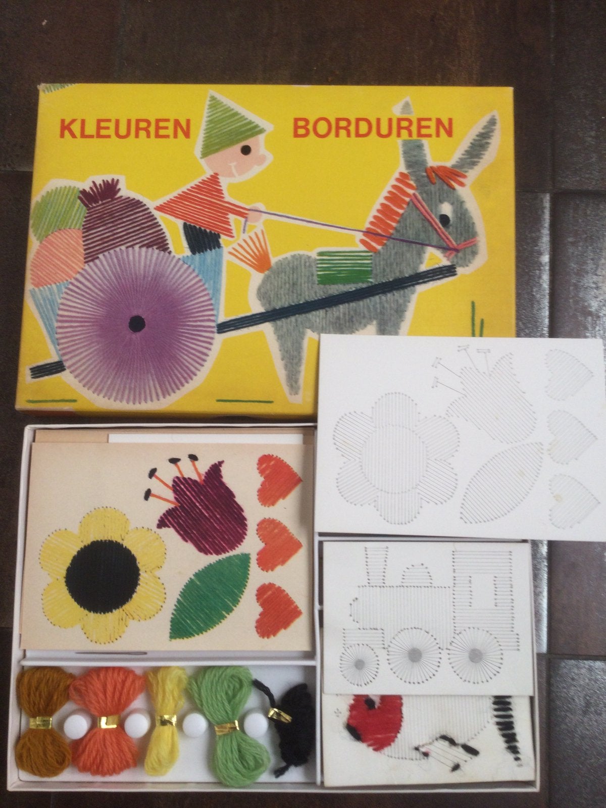 CReatief met wol, borduren of wikkel op karton of hout, Ophalen of Verzenden, Gebruikt