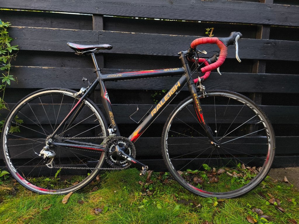 Raleigh race fiets, Gebruikt, Velgrem, 15 tot 20 versnellingen, 53 tot 57 cm