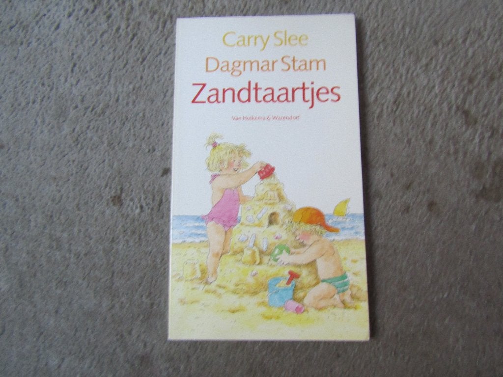 Boek: Zandtaartjes van Carry Slee, Gelezen, Fictie algemeen, Carry Slee, Ophalen of Verzenden