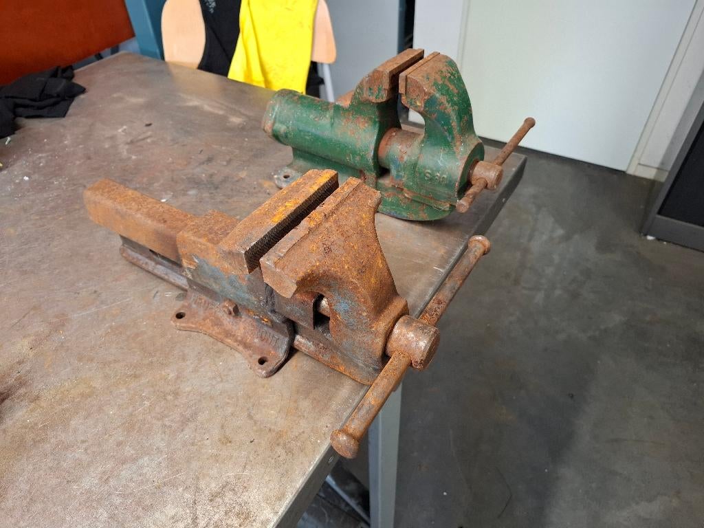 de groene bankschroef is er nog, andere is verkocht, Doe-het-zelf en Verbouw, Werkbanken, Ophalen, Gebruikt, Minder dan 70 cm