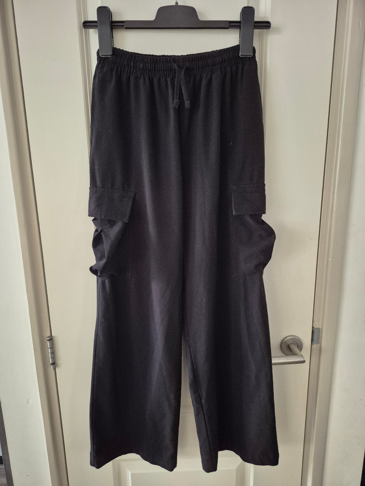 Y.F.K. 158 cargo broek zwart met zakken comfortabel 

Rookvr, Ophalen of Verzenden, Meisje