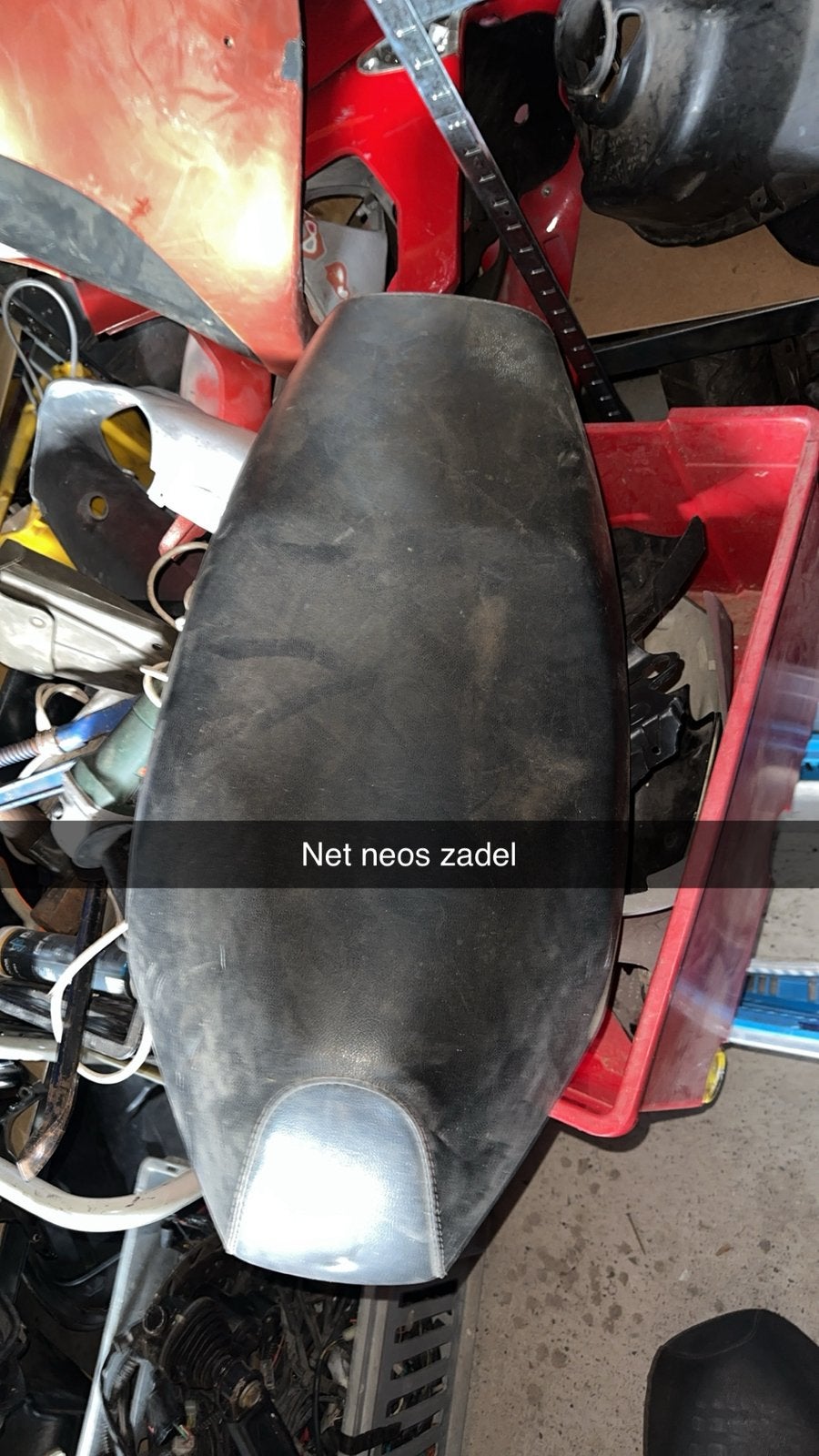 Yamaha neos 2 takt zadel, Fietsen en Brommers, Ophalen of Verzenden, Benzine, Neo's