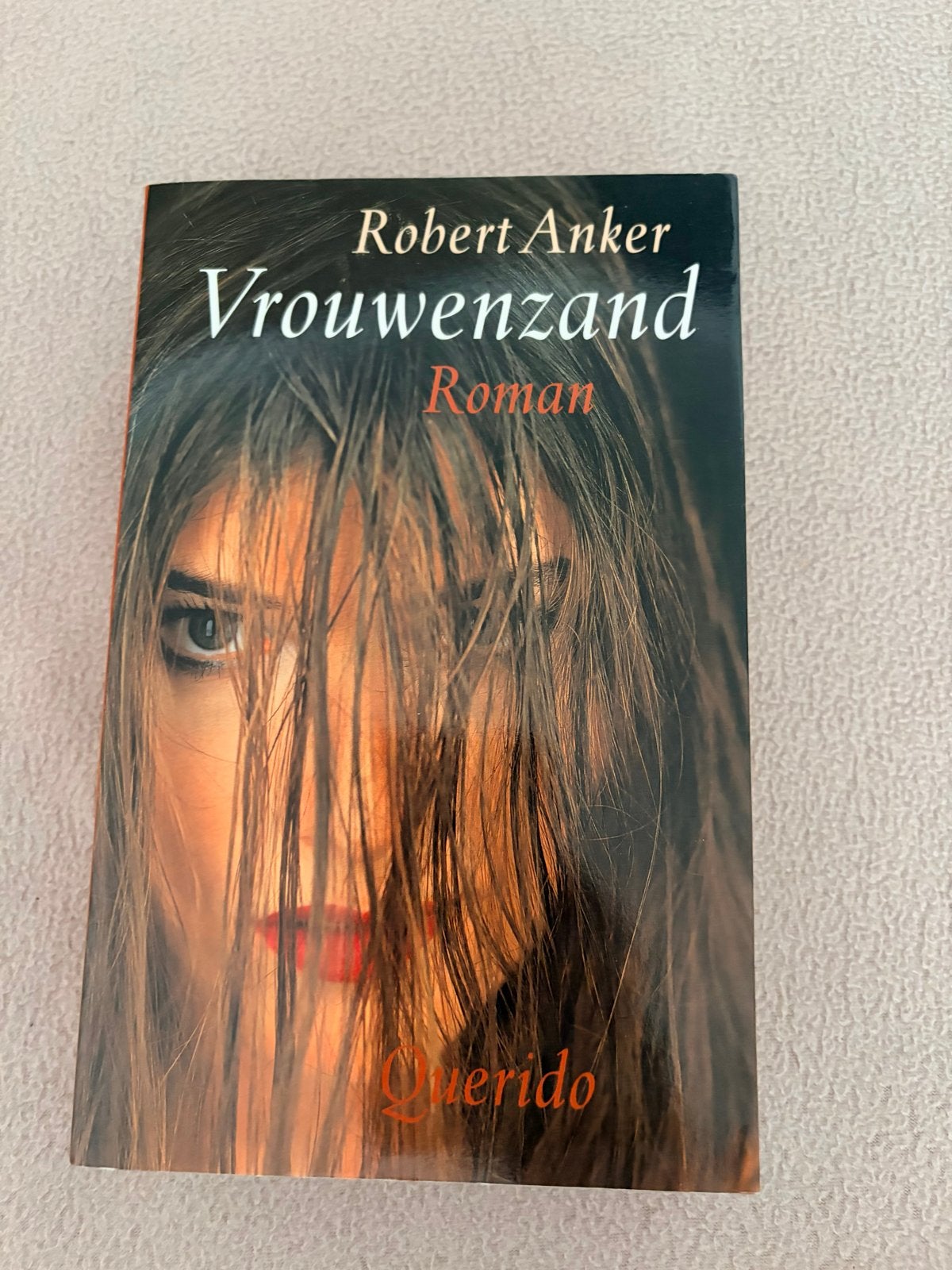 Robert Anker - Vrouwenzand Roman, Ophalen, Zo goed als nieuw, Nederland