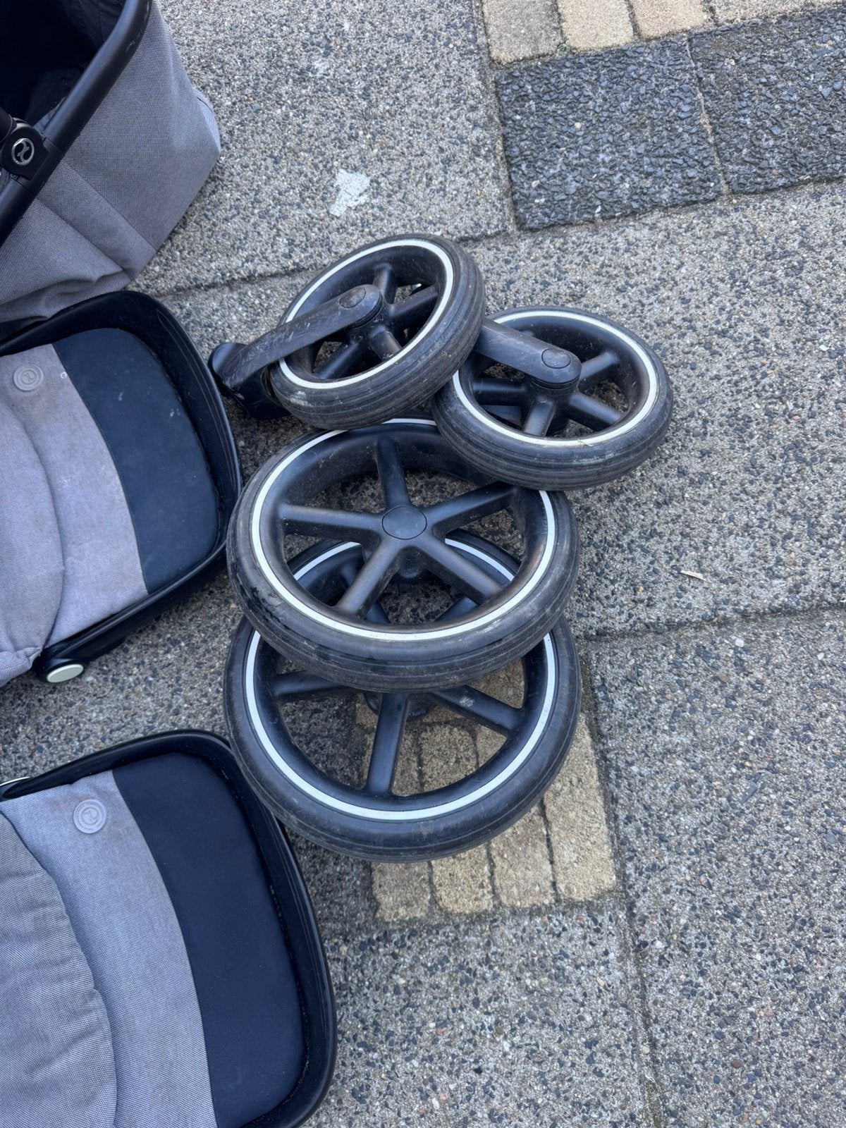 Cybex gazelle grey, 2 seats 4 weels and shopping buckets