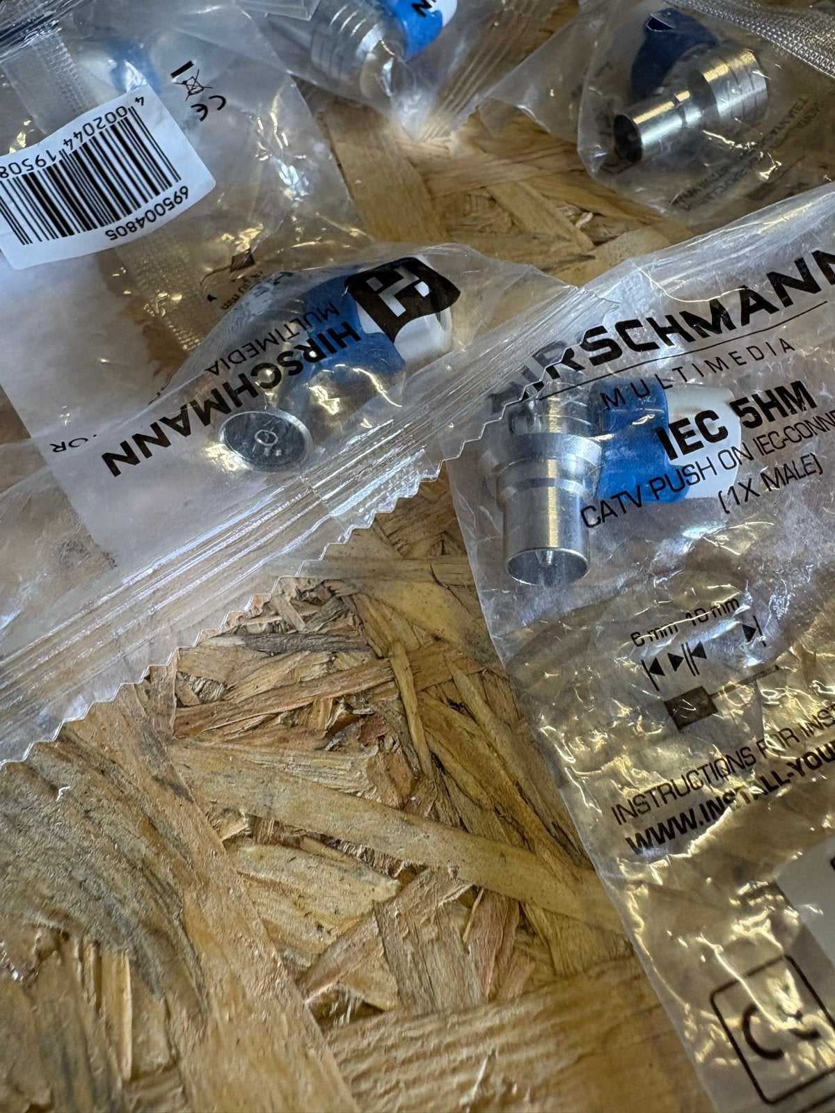 Hirschmann IEC 5HM CATV Push-On IEC Connector (Male/Female), Audio, Tv en Foto, Audiokabels en Televisiekabels, Ophalen of Verzenden