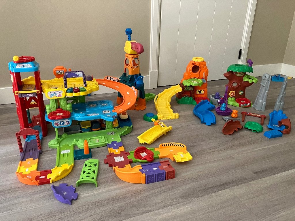 Toet toet garage en hijskraan en zoef zoef dieren, Kinderen en Baby's, Speelgoed | Vtech, Ophalen, Gebruikt, 2 tot 4 jaar