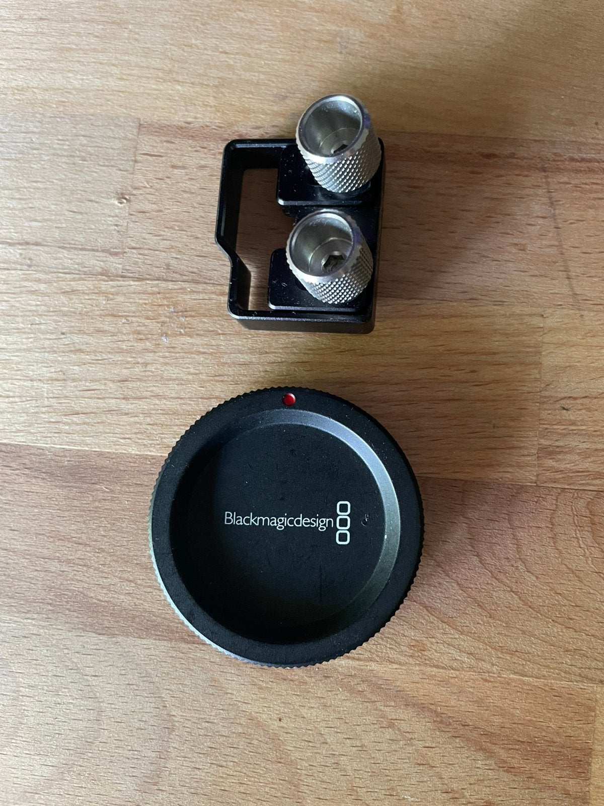 Blackmagic pocket 4k lens cap en smallrig cable clamp, Camera rig/cage, Ophalen of Verzenden, Zo goed als nieuw
