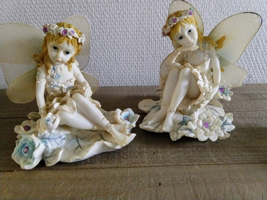 2 vintage bloemenmeisjes elfjes ca.12cm hoog, Verzamelen, Beelden en Beeldjes, Gebruikt, Fantasy, Ophalen of Verzenden