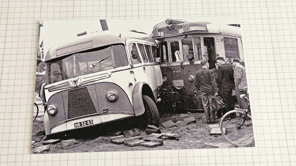 Foto BUS SNEL Rotterdam 56 ONGEVAL met RTM Tram, Verzenden, Gebruikt, Bus of Metro, Overige typen