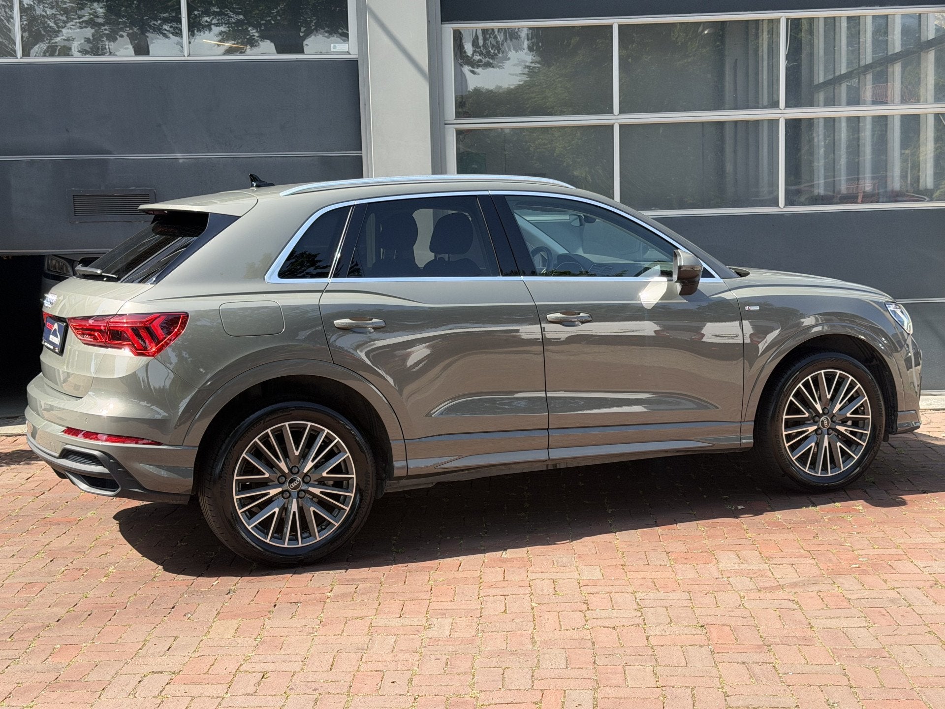 Audi Q3 45 TFSI e S edition | ex BPM | Design | 19"| LED | M, Stof, Gebruikt, Zwart, Automatische klimaatregeling