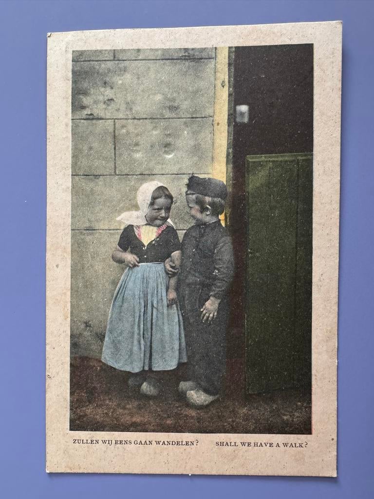 Oude ansichtkaart: Kinderen in klederdracht, 'Zullen wij een, Ophalen of Verzenden, Voor 1920, Gelopen, Zeeland