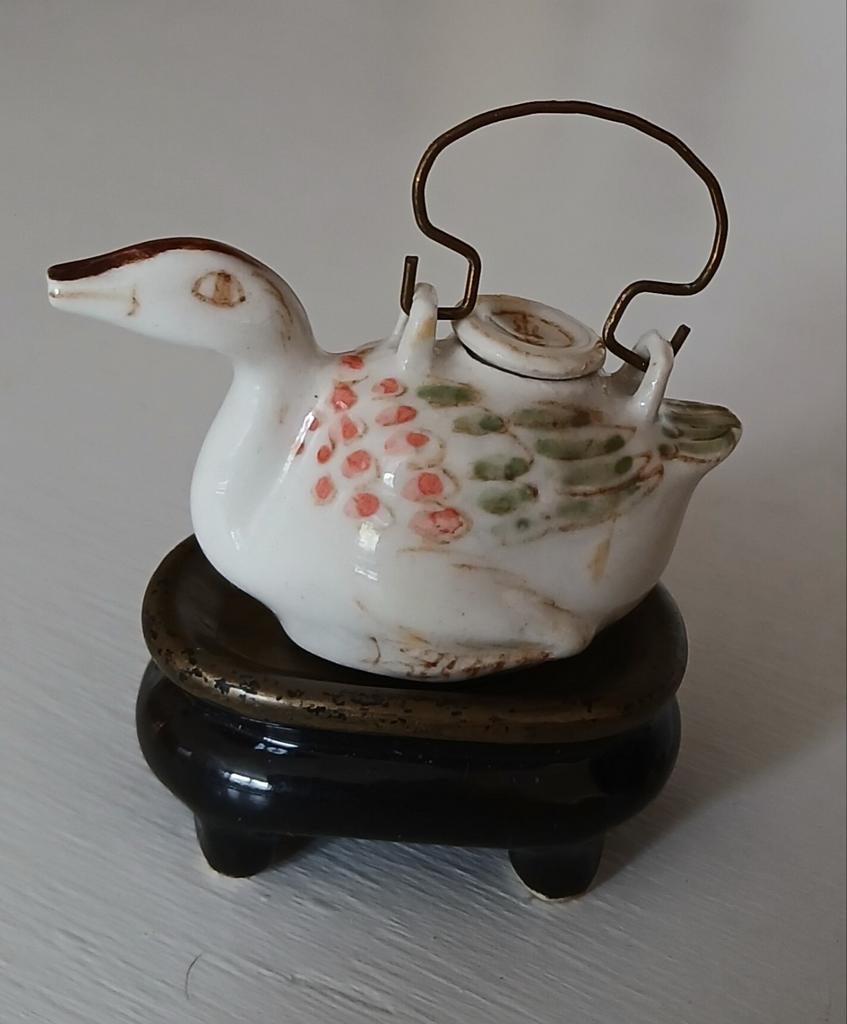 Miniatuur eenden theepot op voetstuk (vintage) 1:12, Ophalen of Verzenden, Zo goed als nieuw, Decoratie