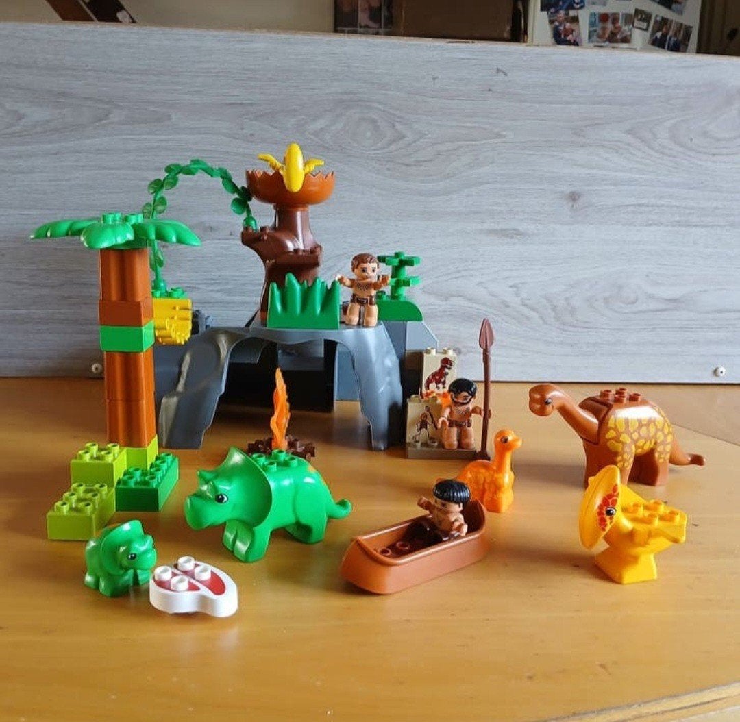Set van  dinosaurus dorp, Kinderen en Baby's, Speelgoed | Duplo en Lego, Ophalen of Verzenden