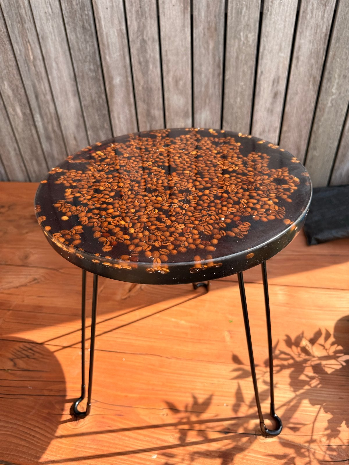 Handgemaakte epoxy koffietafeltje met koffiebonen, Huis en Inrichting, Tafels | Bijzettafels, Minder dan 55 cm, Rond, Nieuw, Ophalen of Verzenden