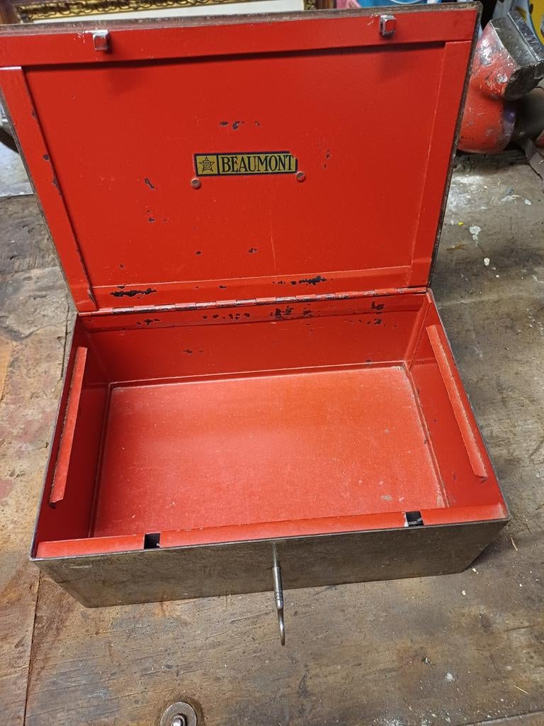 Vintage Beaumont geldkist met sleutel, Ophalen of Verzenden, Gebruikt, Brandkast