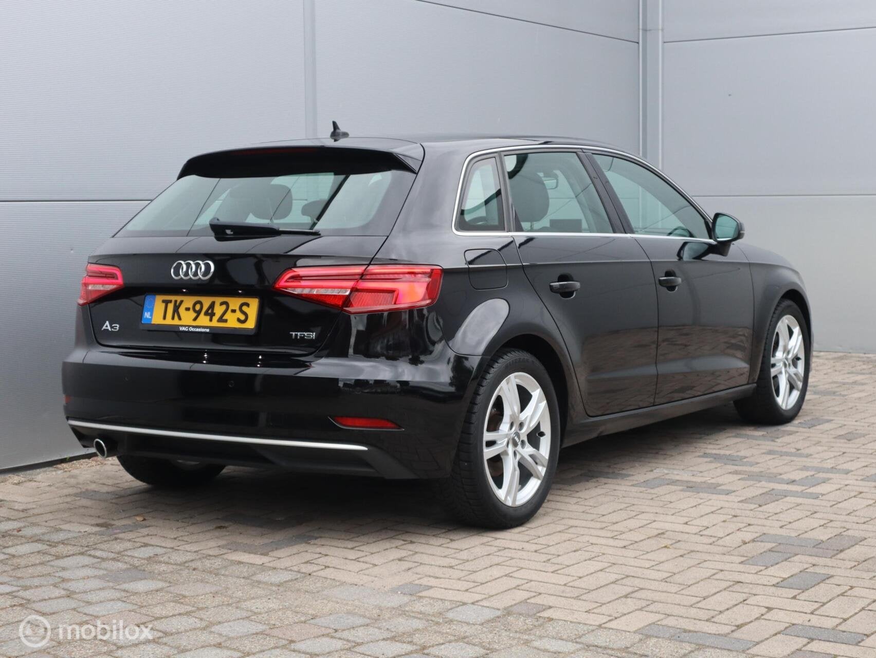 Audi A3 Sportback 1.0 TFSI LED pdc Airco Cruise Navi 17 inch, Voorwielaandrijving, Gebruikt, Euro 6, Zwart