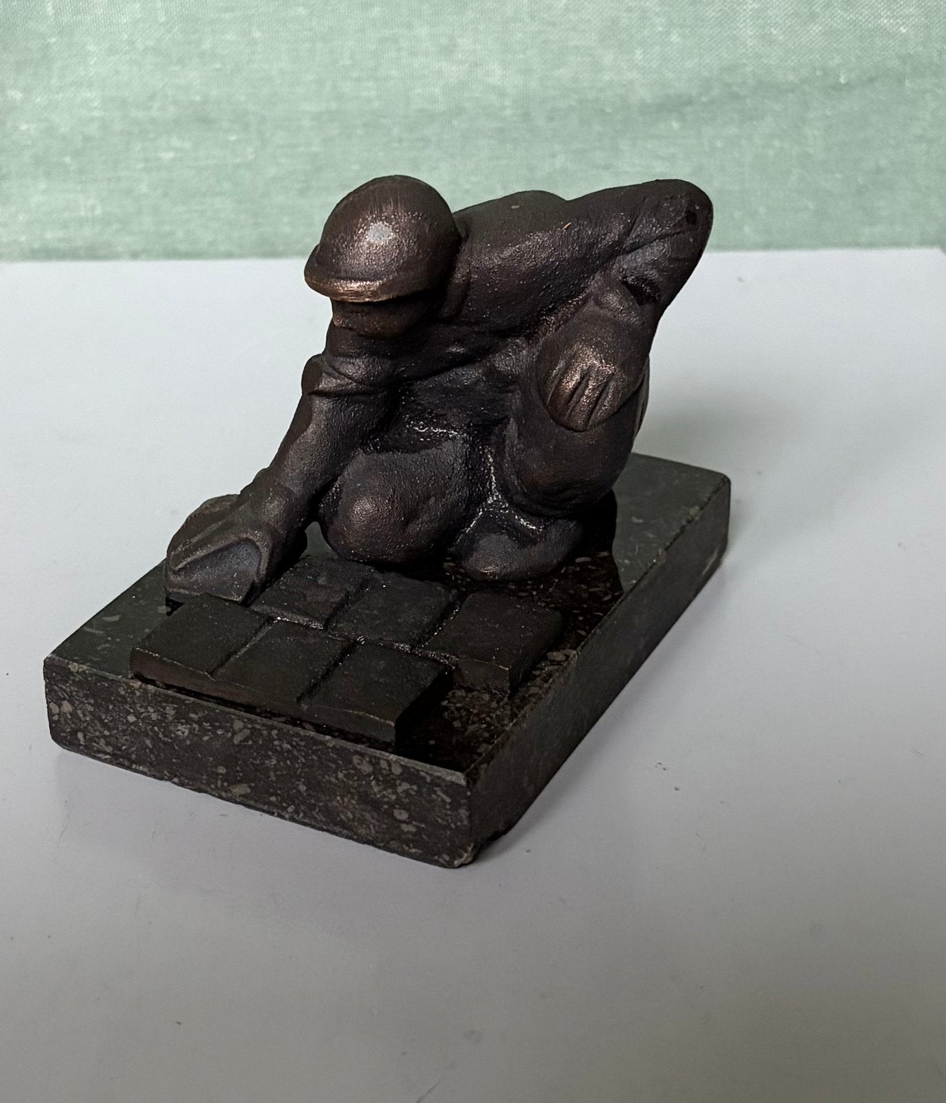 Marlies Noordkamp, bronzen beeld, tegelzetter., Minder dan 20 cm, Ophalen of Verzenden, Brons, Beeld