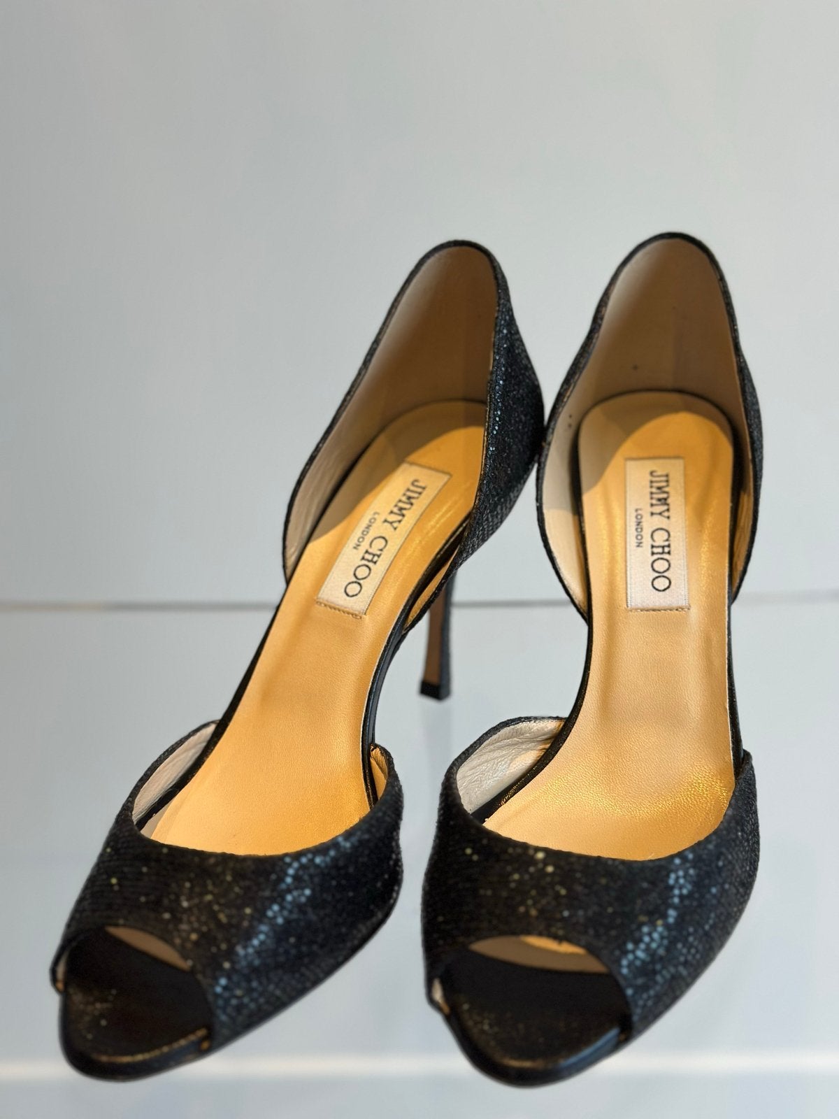 Jimmy Choo Glitter Peep-Toe Pumps Maat 38.5 Nieuw in Doos, Ophalen of Verzenden, Nieuw, Zwart, Pumps