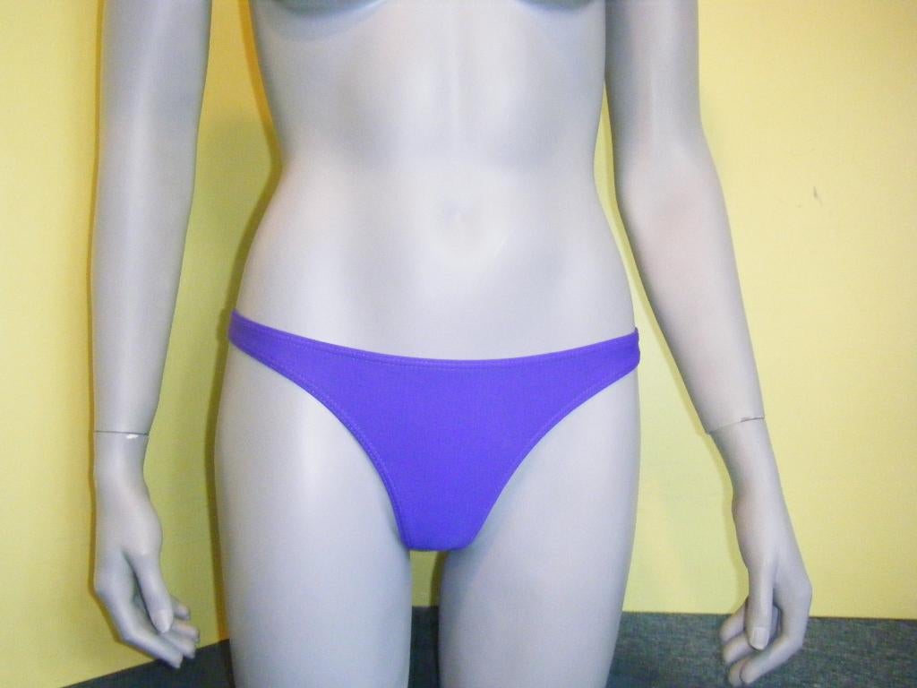 bikini string Paars S 32 34, Kleding | Dames, Badmode en Zwemkleding, Ophalen of Verzenden, Nieuw, Paars, Bikini