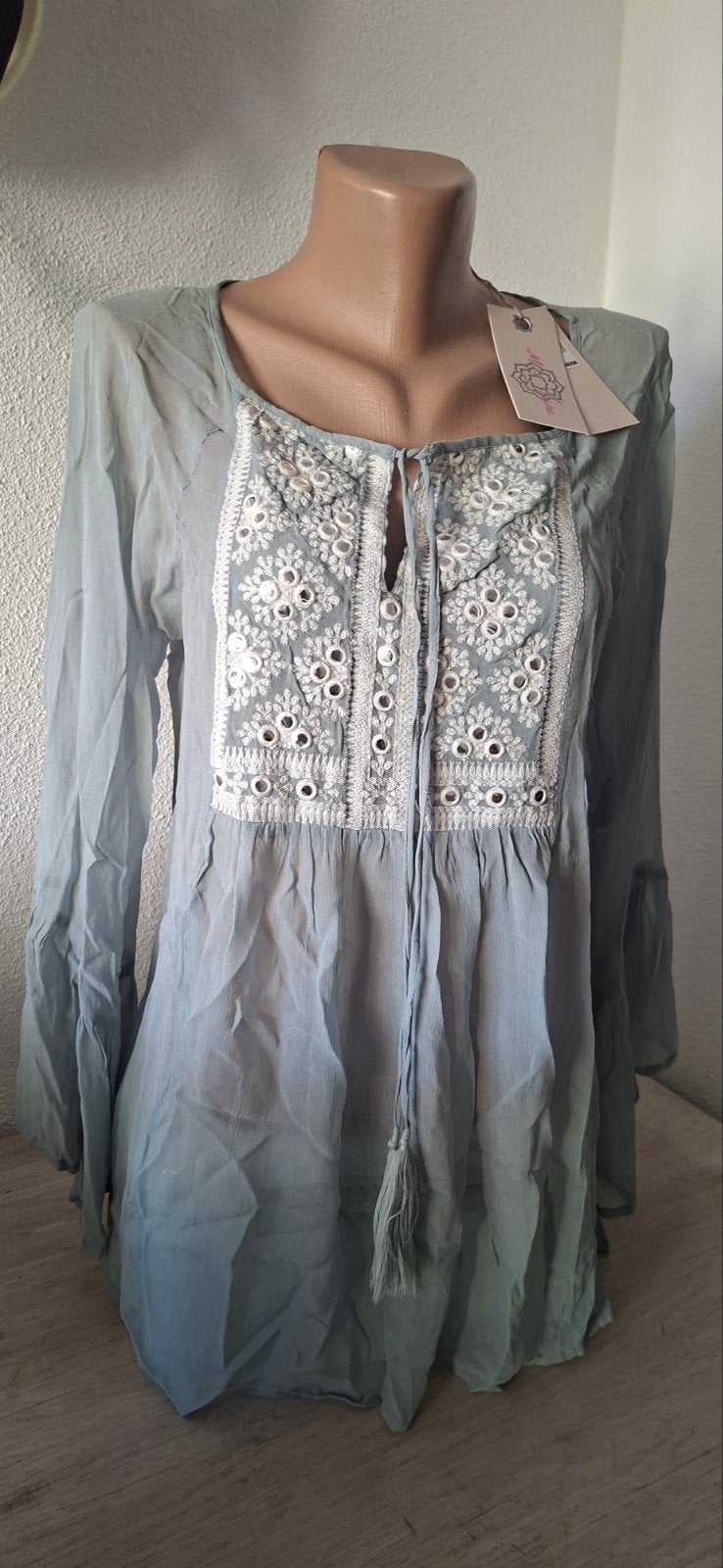 Nieuwe blouse van Miss June.
Maat 2 M/L vintage blue / ecru, Maat 38/40 (M), Overige typen, Blauw, Miss June