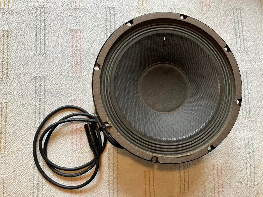 Subkick mic van vintage ampeg speaker, Muziek en Instrumenten, Microfoons, Ophalen of Verzenden, Gebruikt, Instrumentmicrofoon