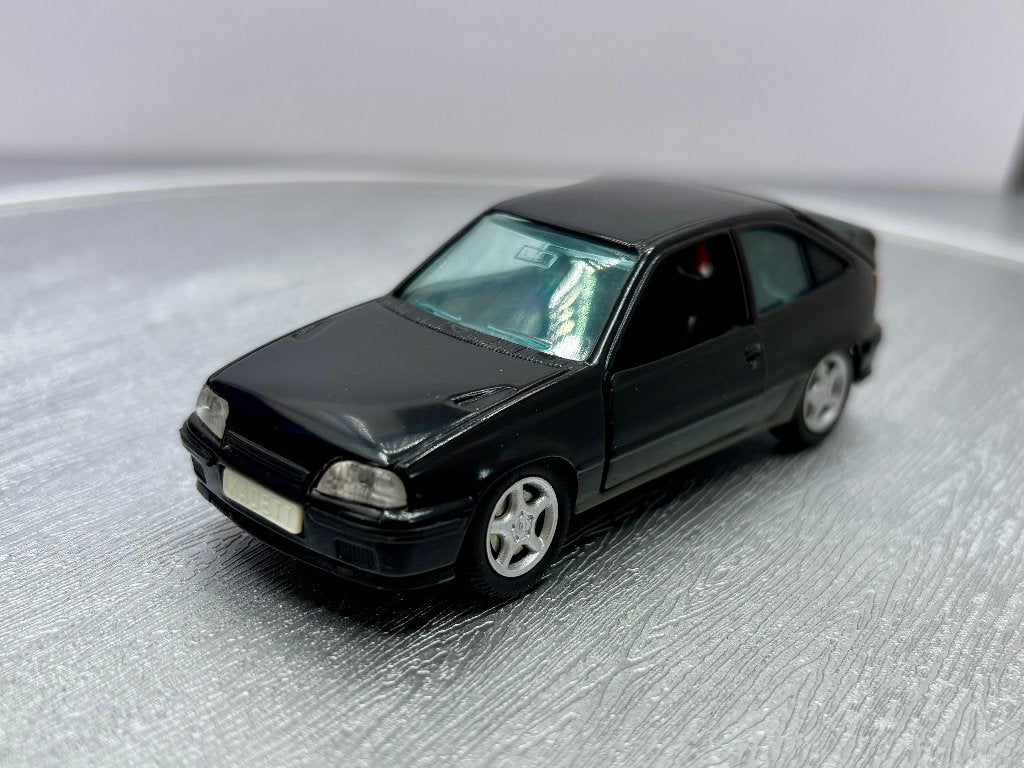 1:43  Opel kadett gsi, Ophalen of Verzenden, Zo goed als nieuw, Auto, Overige merken