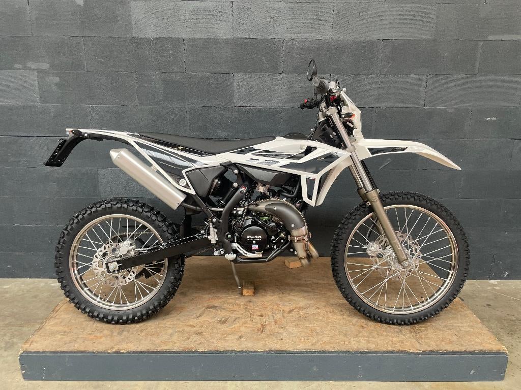 Beta RR 50 Enduro 2026 Wit, Nieuw 50cc AM6 Voorraad, Ophalen, 6 versnellingen, Maximaal 45 km/u, Nieuw