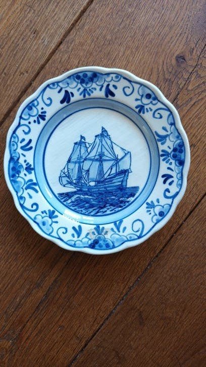 Handgeschilderd Delfts Blauw bord met VOC-schip, Ophalen