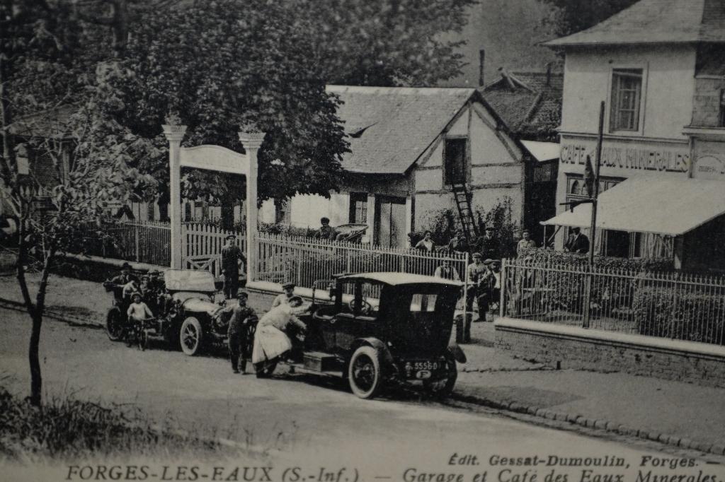 FRANKRIJK 1927 FORGES LES FAUX GARAGE CAFE AUTO OLDTIMER, Ophalen of Verzenden, 1920 tot 1940, Gelopen, Voertuig